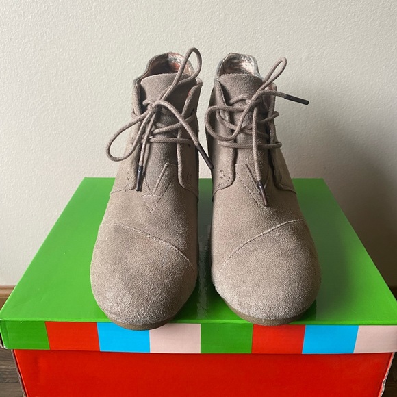 TOMS suede booties in light tan/grey, women’s US 10 - Picture 6 of 6